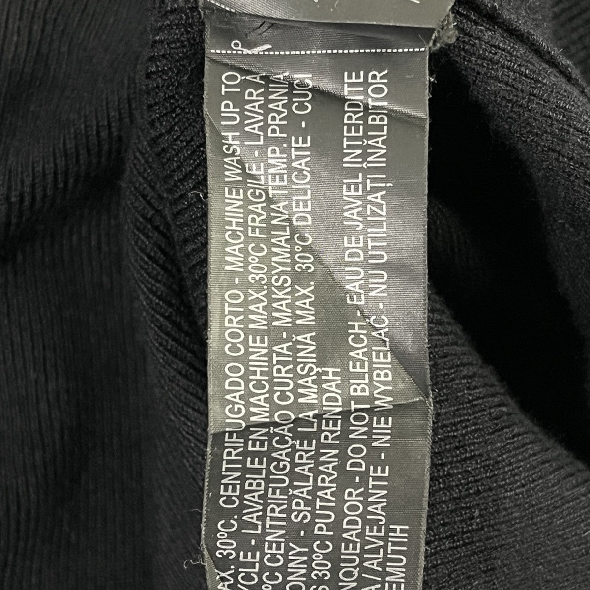 Etiqueta de composición vestido Zara Knit, encuadre cuadrado