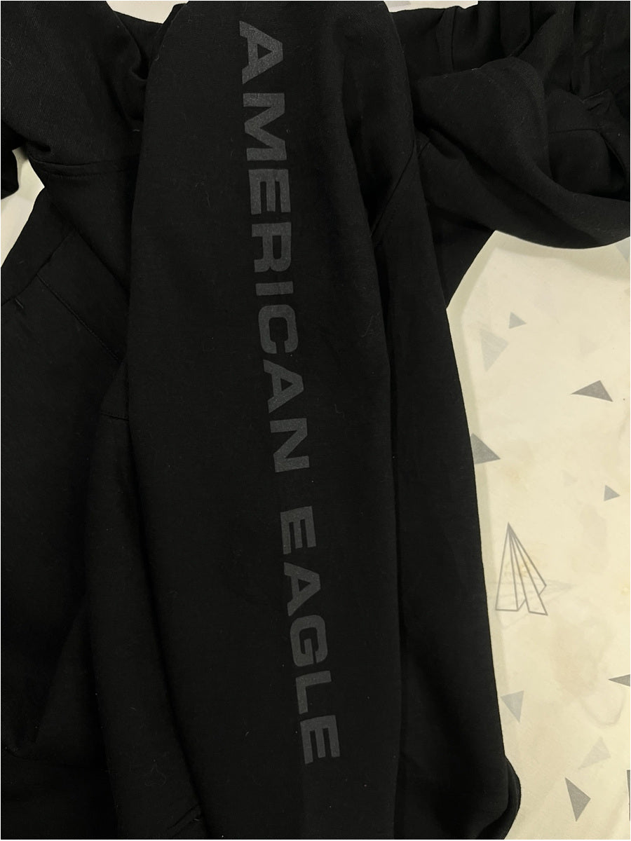 Fotografía original del estampado AMERICAN EAGLE en la manga