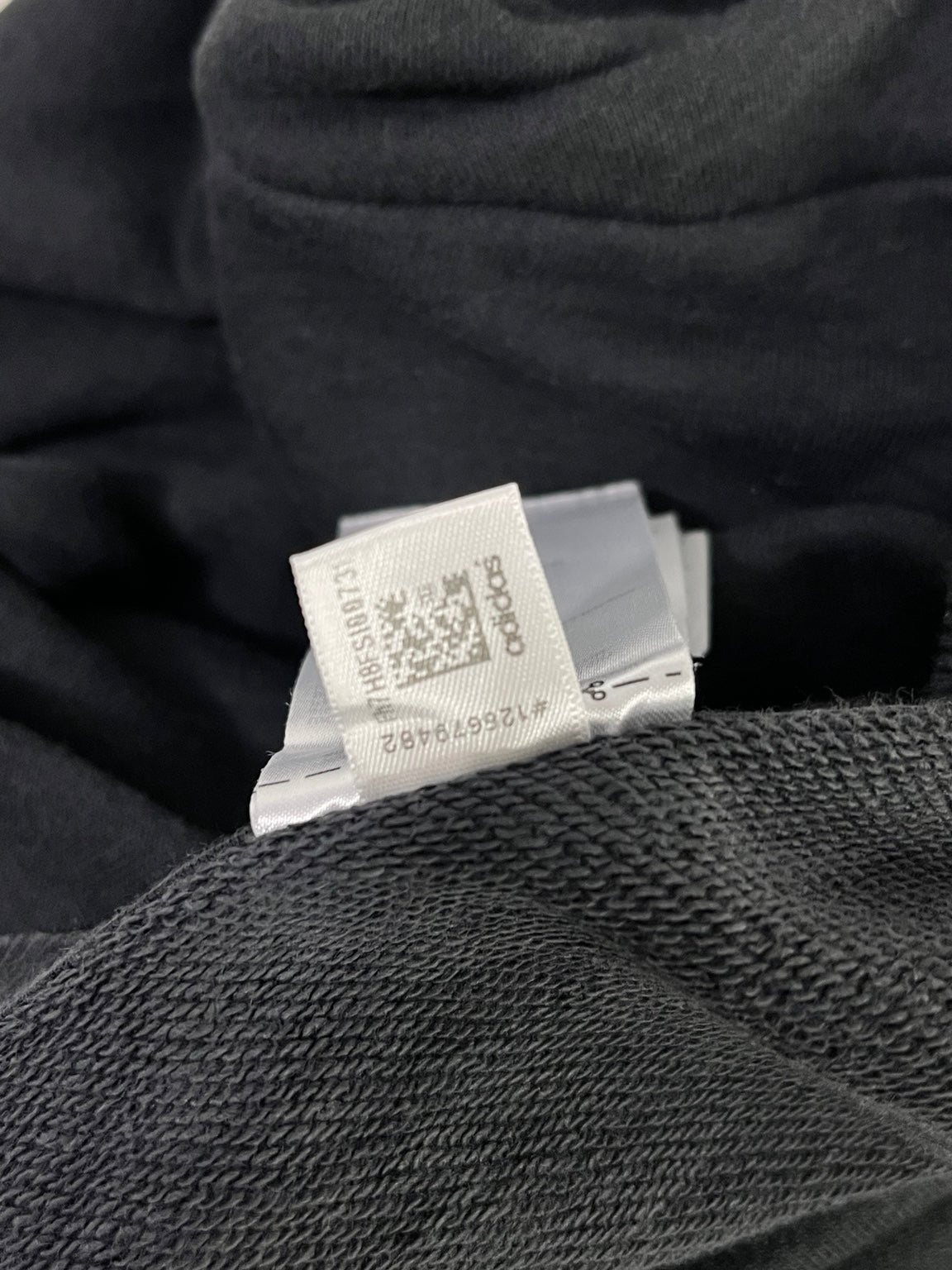 Fotografía original de etiqueta Adidas