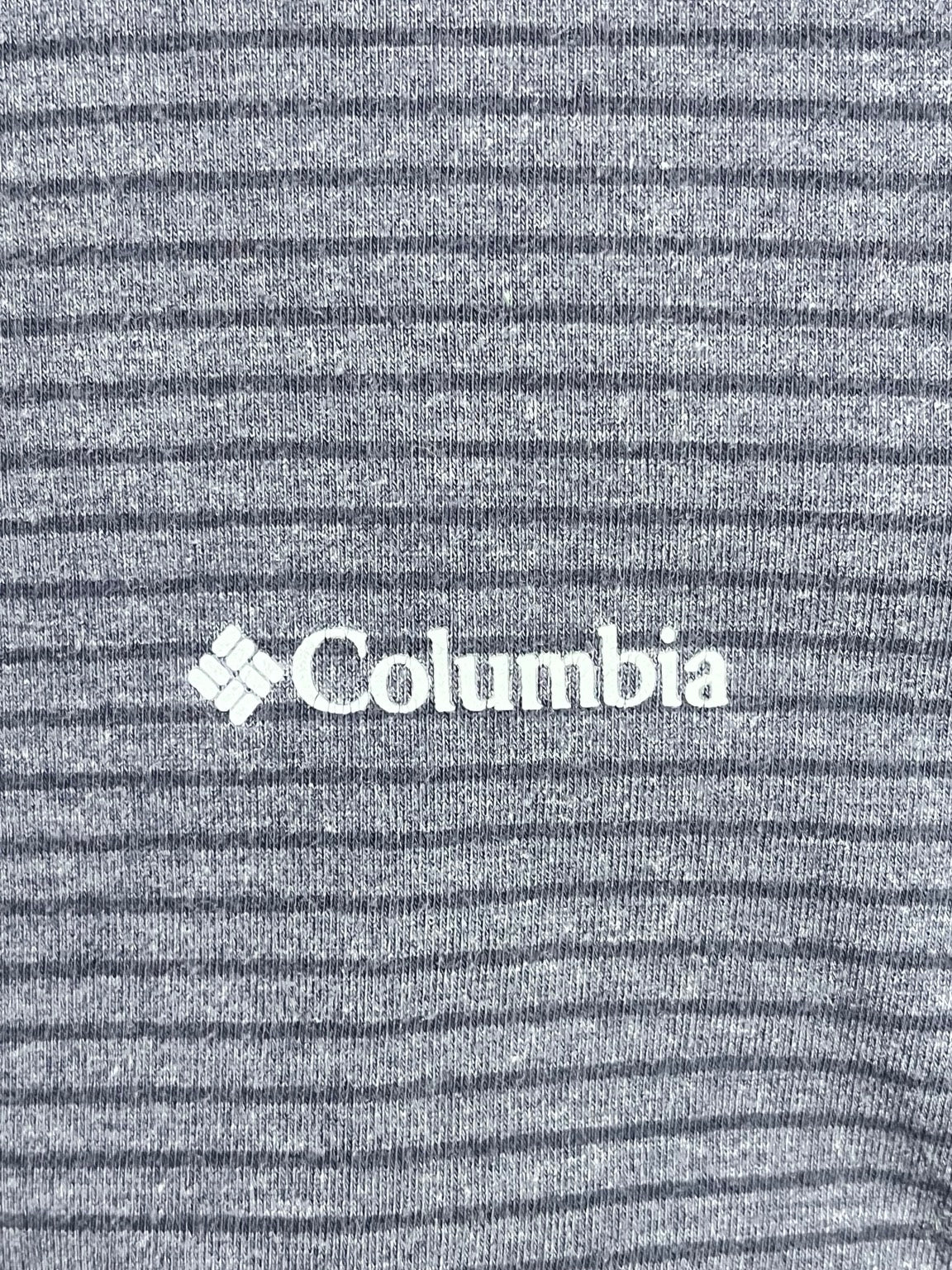 Fotografía original de detalle logo Columbia