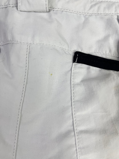 Detalle original de marcas puntuales amarillo tenue