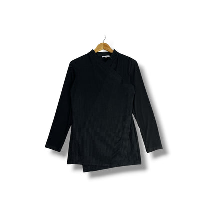 Fotografía real cárdigan Calvin Klein negro frontal con solapa cruzada, talla S