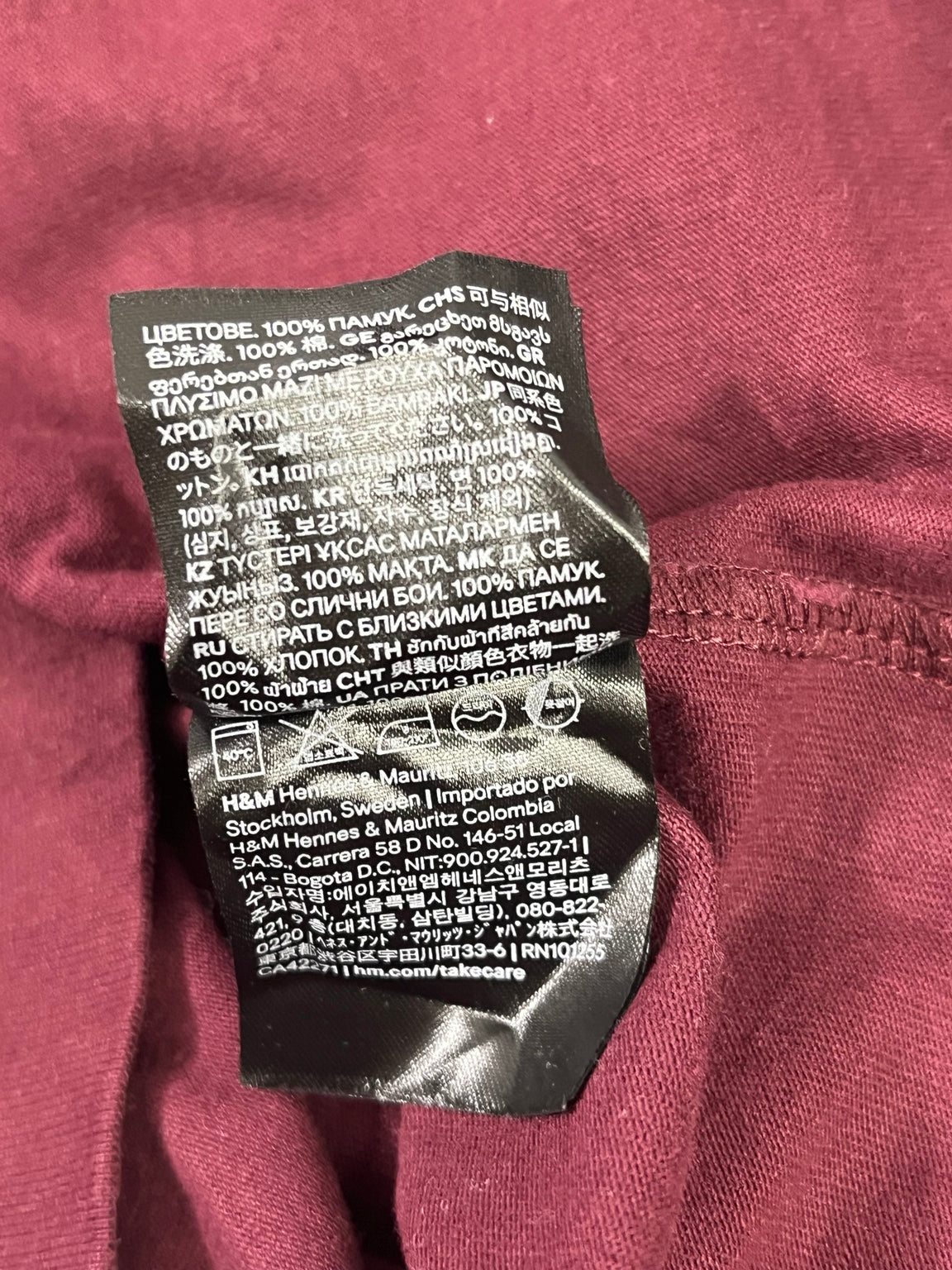 Composición de polera H&M 100% algodón