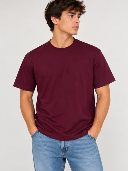 Polera H&M burdeo de hombre en modelo, portada 3:4