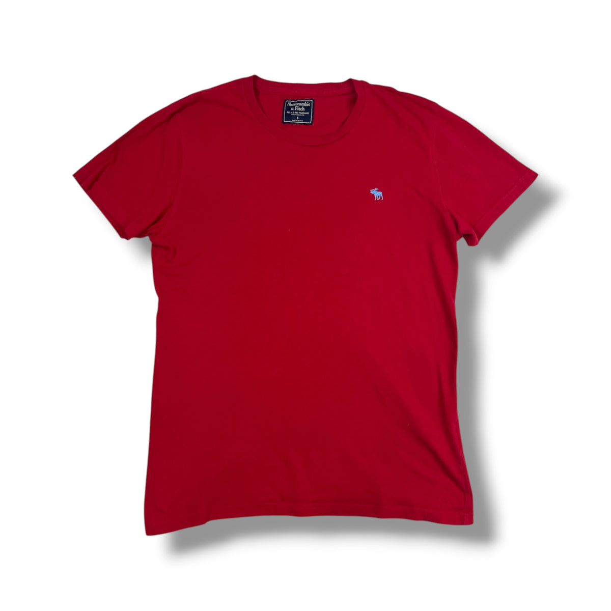 Fotografía original frontal completa polera roja Abercrombie