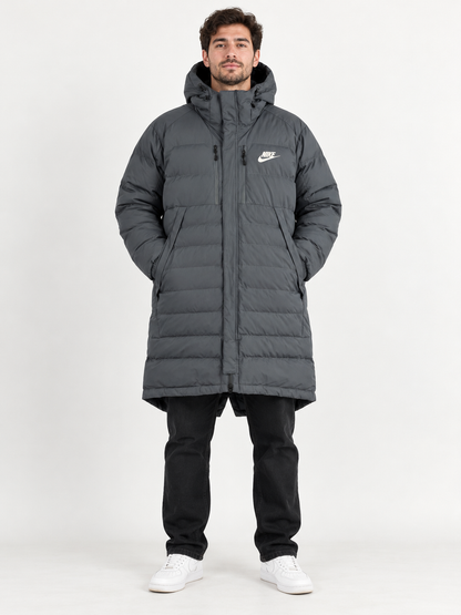 Parka Nike en modelo de hombre, imagen ilustrativa
