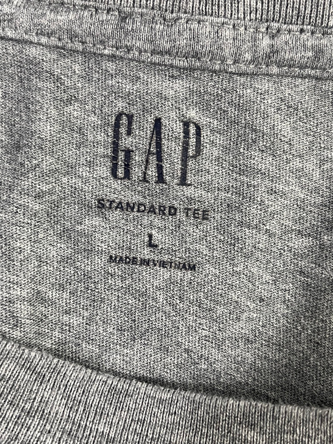 Fotografía etiqueta interior GAP Standard Tee talla L