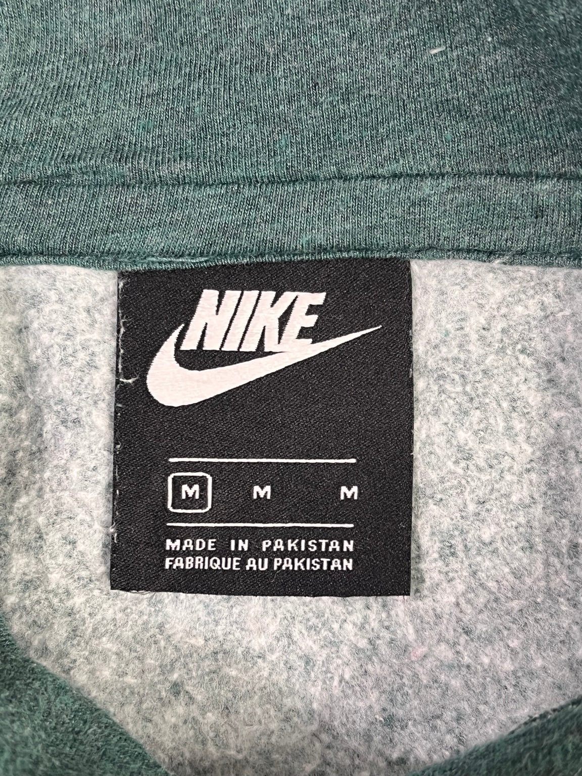 Foto original de talla M en etiqueta Nike
