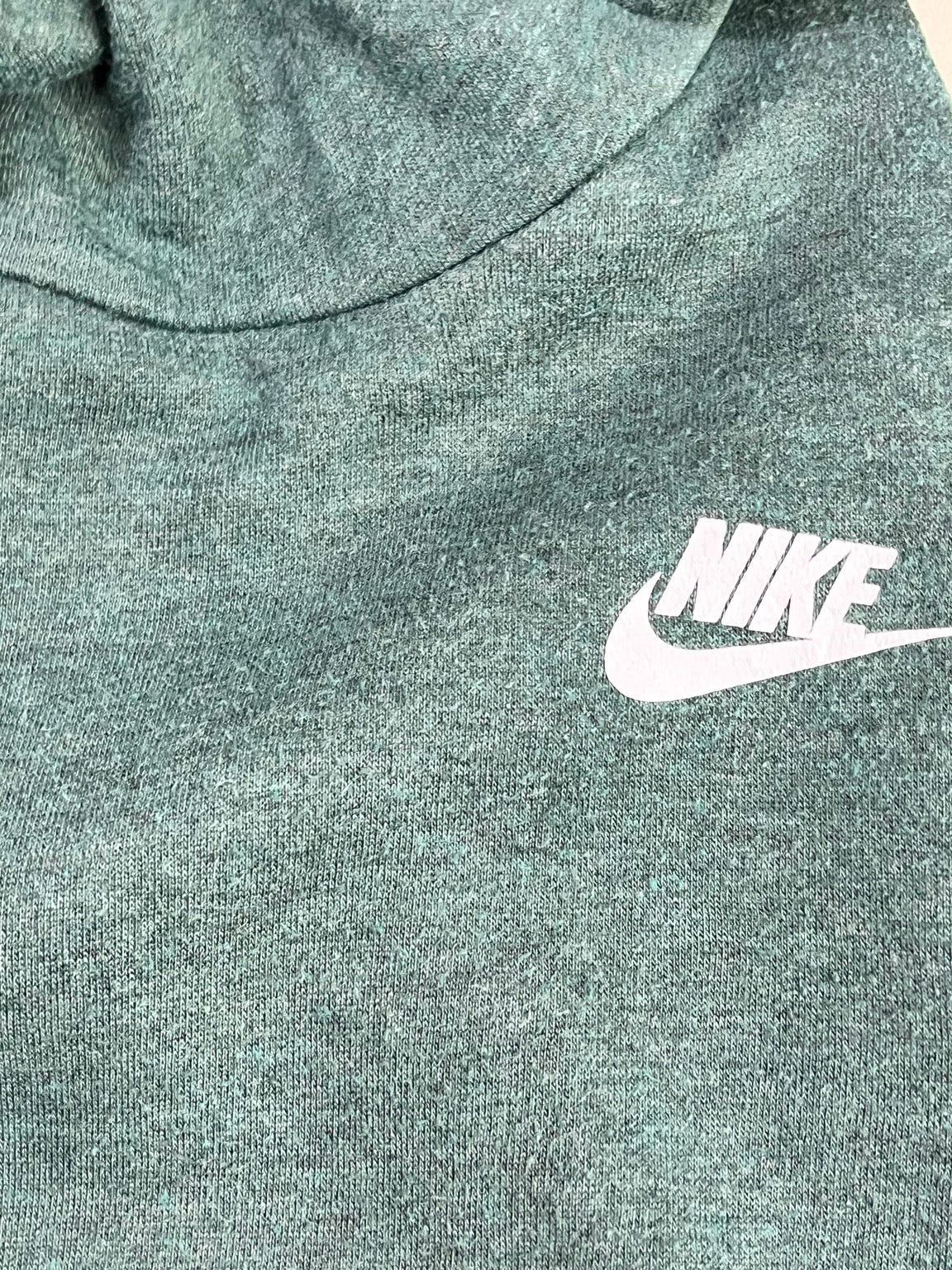 Detalle original del logo Nike blanco