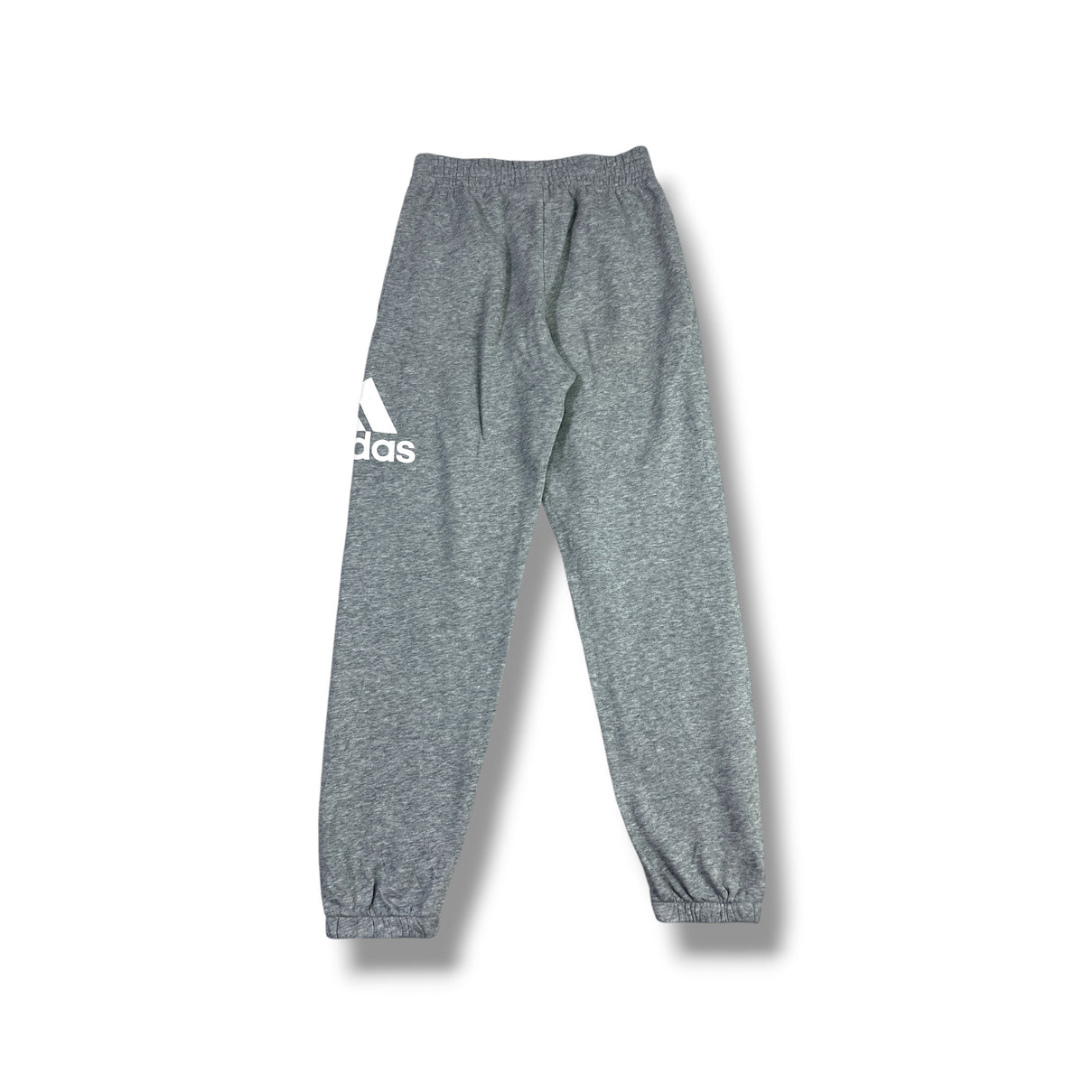 Fotografía real posterior del pantalón Adidas gris jaspeado para niño