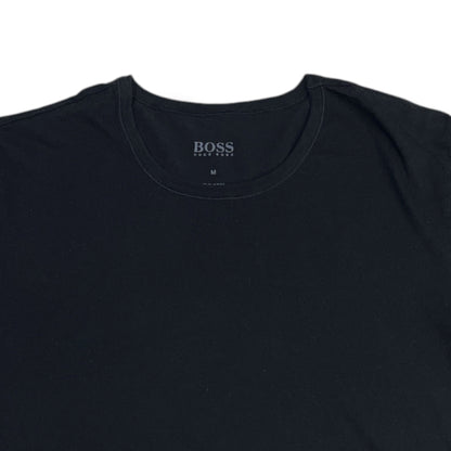 Detalle de cuello polera BOSS