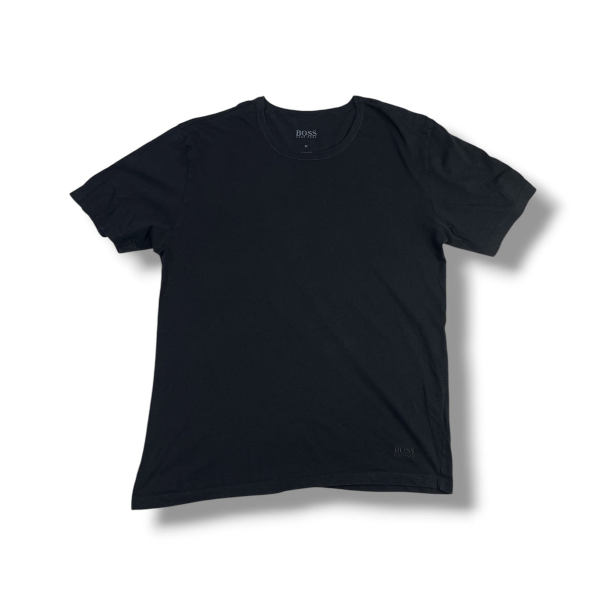 Polera negra BOSS talla M vista frontal completa