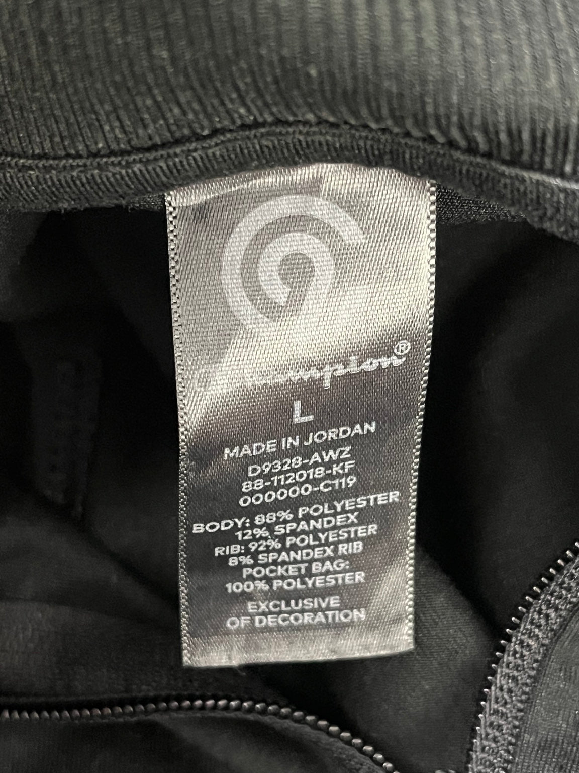 Etiqueta de talla L y composición de C9 Champion