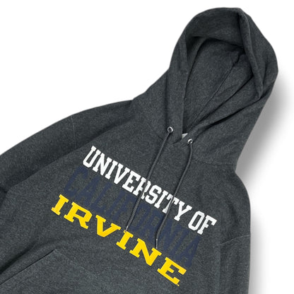 Detalle estampado Champion University of California Irvine