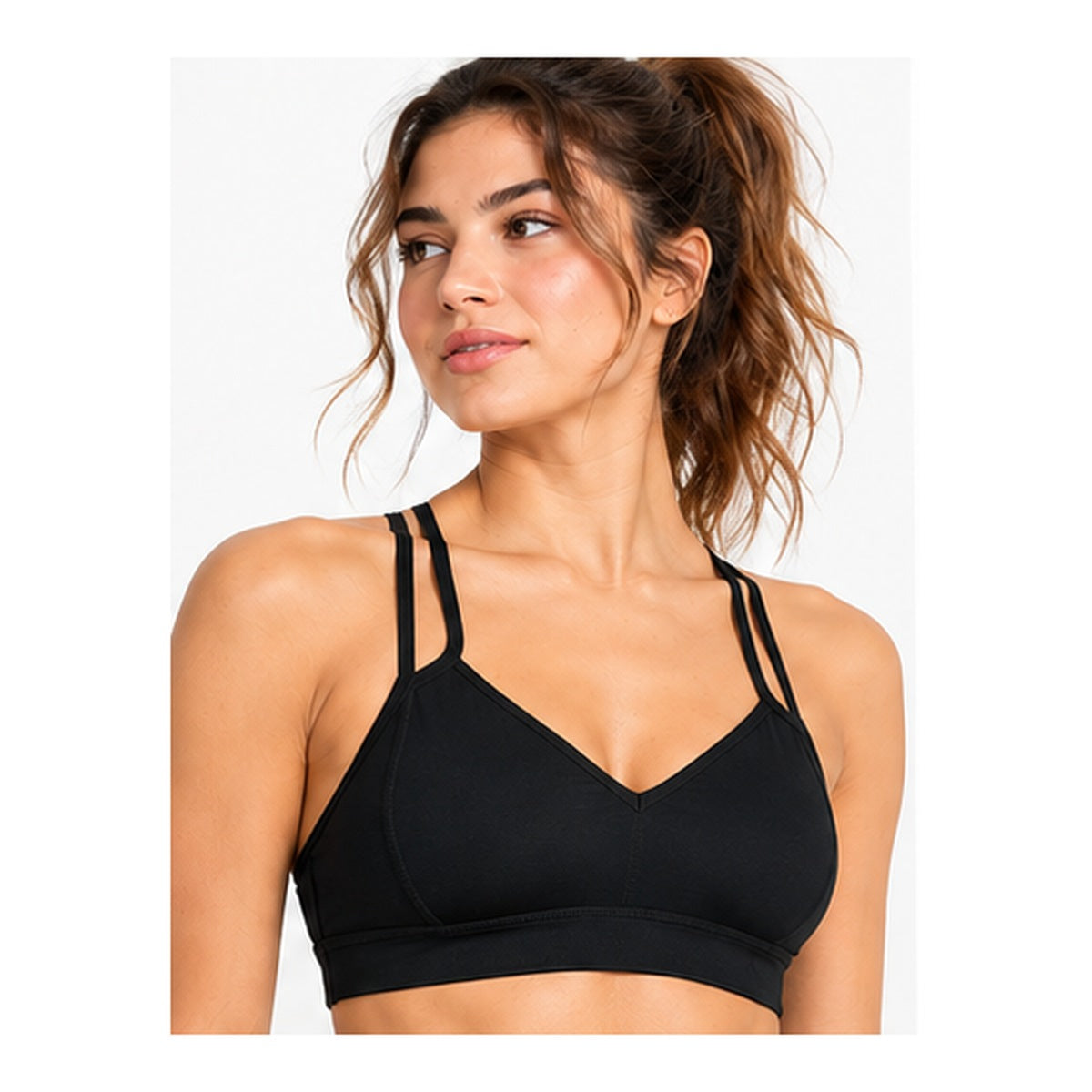 Foto referencial con modelo de frente, peto Zella negro talla M escote V