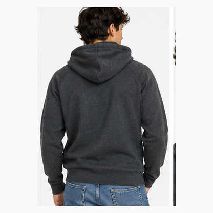 Imagen ilustrativa de modelo hombre con polerón gris oscuro, vista trasera