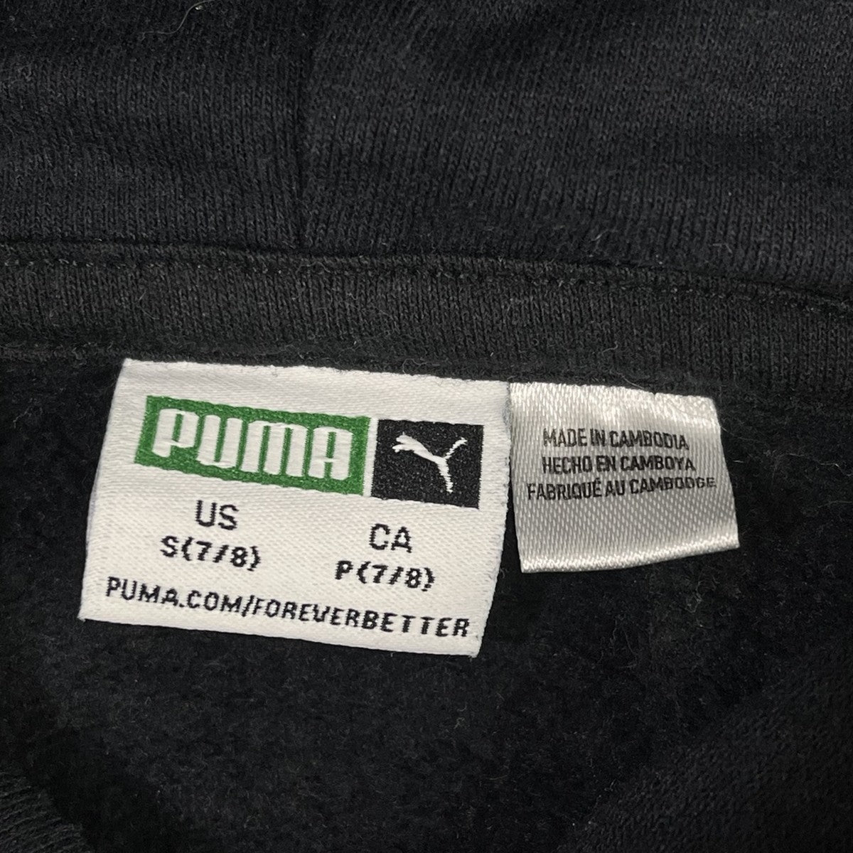 Etiqueta real Puma talla S infantil, ampliada 1:1