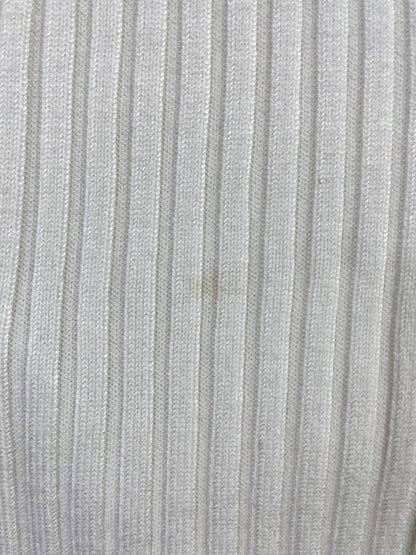 Detalle del tejido blanco invierno y estado de la prenda