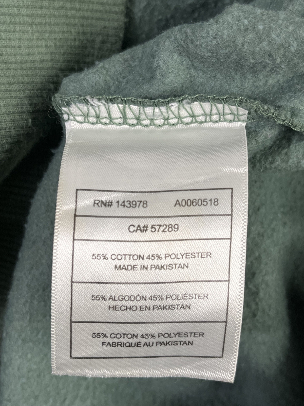 Fotografía real etiqueta de composición 55% algodón y 45% poliéster, Pakistán.