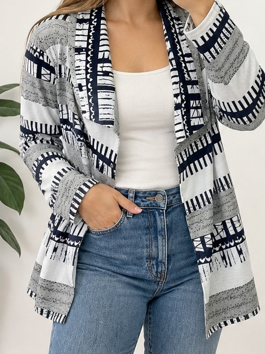 Cárdigan estampado en modelo referencial, imagen 3:4 sin márgenes blancos