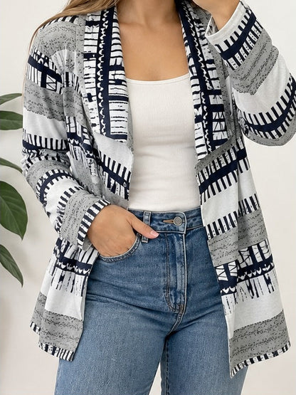 Cárdigan estampado en modelo referencial, imagen 3:4 sin márgenes blancos