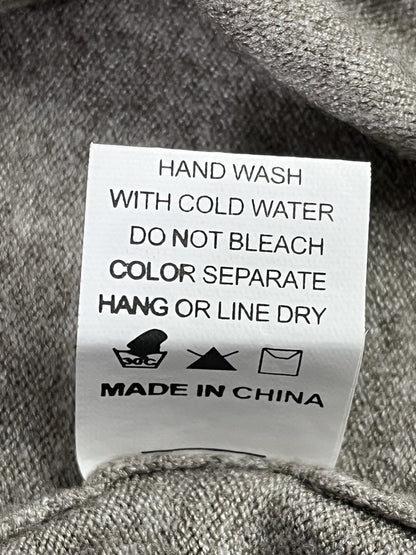Etiqueta de cuidados original: lavado a mano agua fría, hecho en China