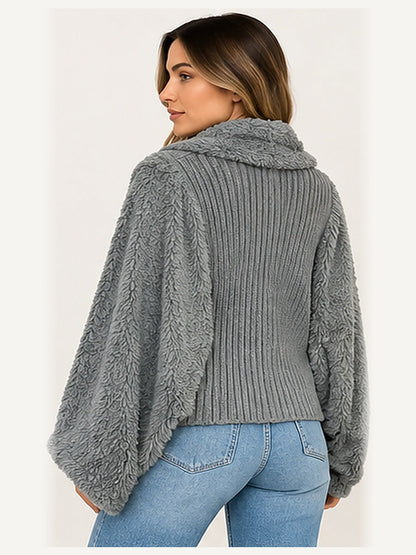 Imagen referencial vista de espalda de chaleco gris en modelo
