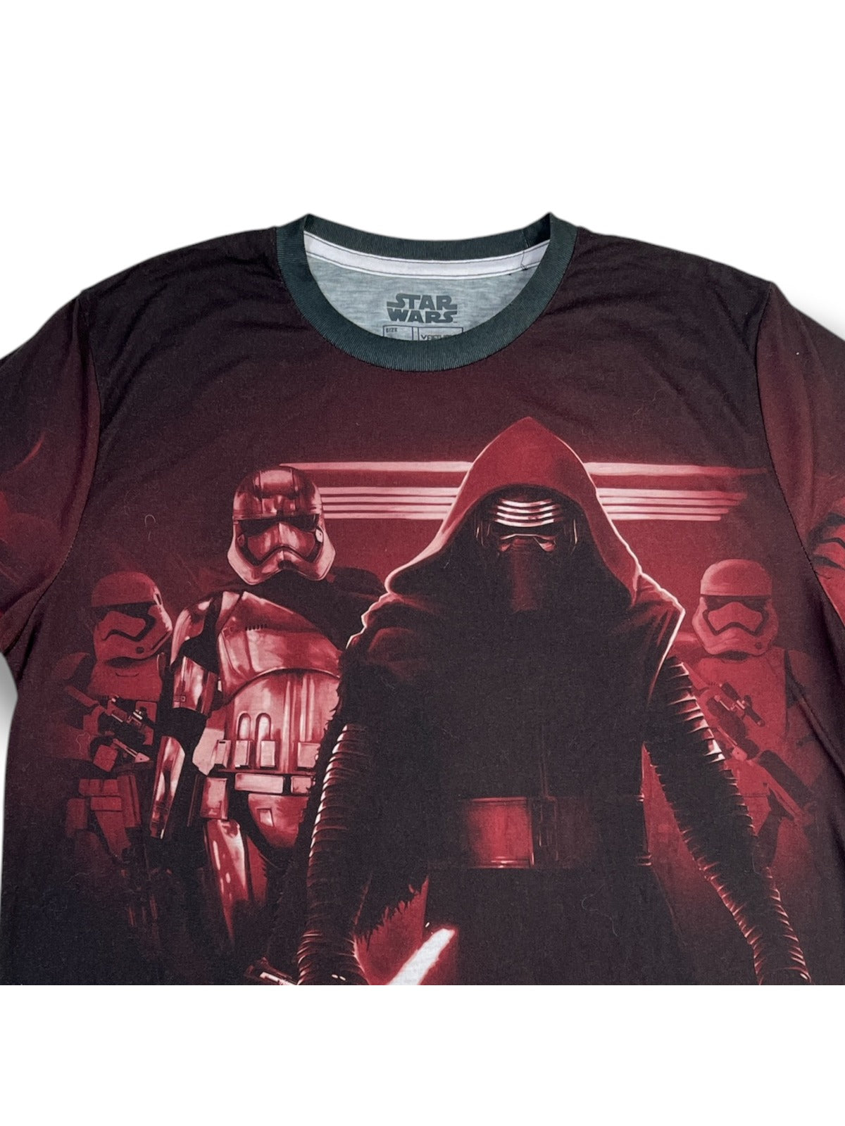 Detalle estampado Kylo Ren con soldados de la Primera Orden