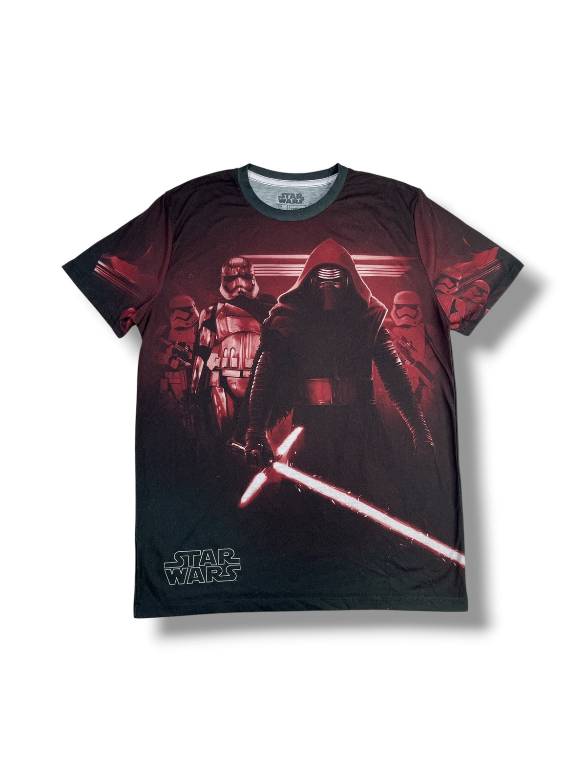 Polera Star Wars Kylo Ren negra y roja hombre vista frontal 3:4