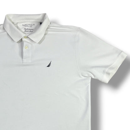 Polera Nautica blanca detalle cuello y logo