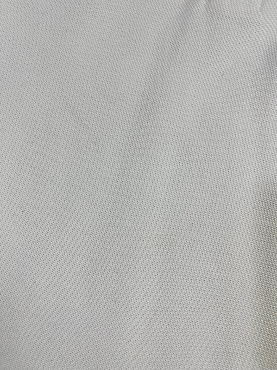 Polera Nautica blanca detalle textura tejido piqué