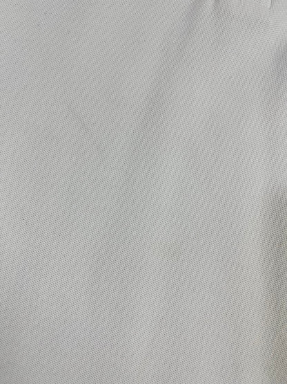 Polera Nautica blanca detalle textura tejido piqué