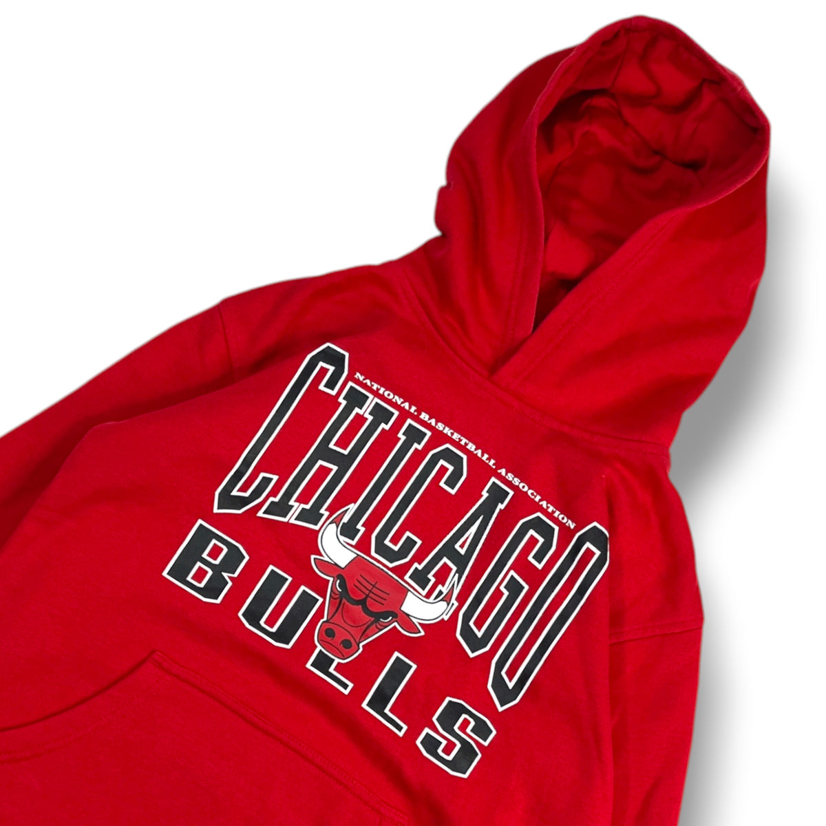 Detalle estampado Chicago Bulls y capucha de polerón NBA