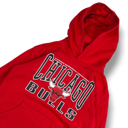 Detalle estampado Chicago Bulls y capucha de polerón NBA