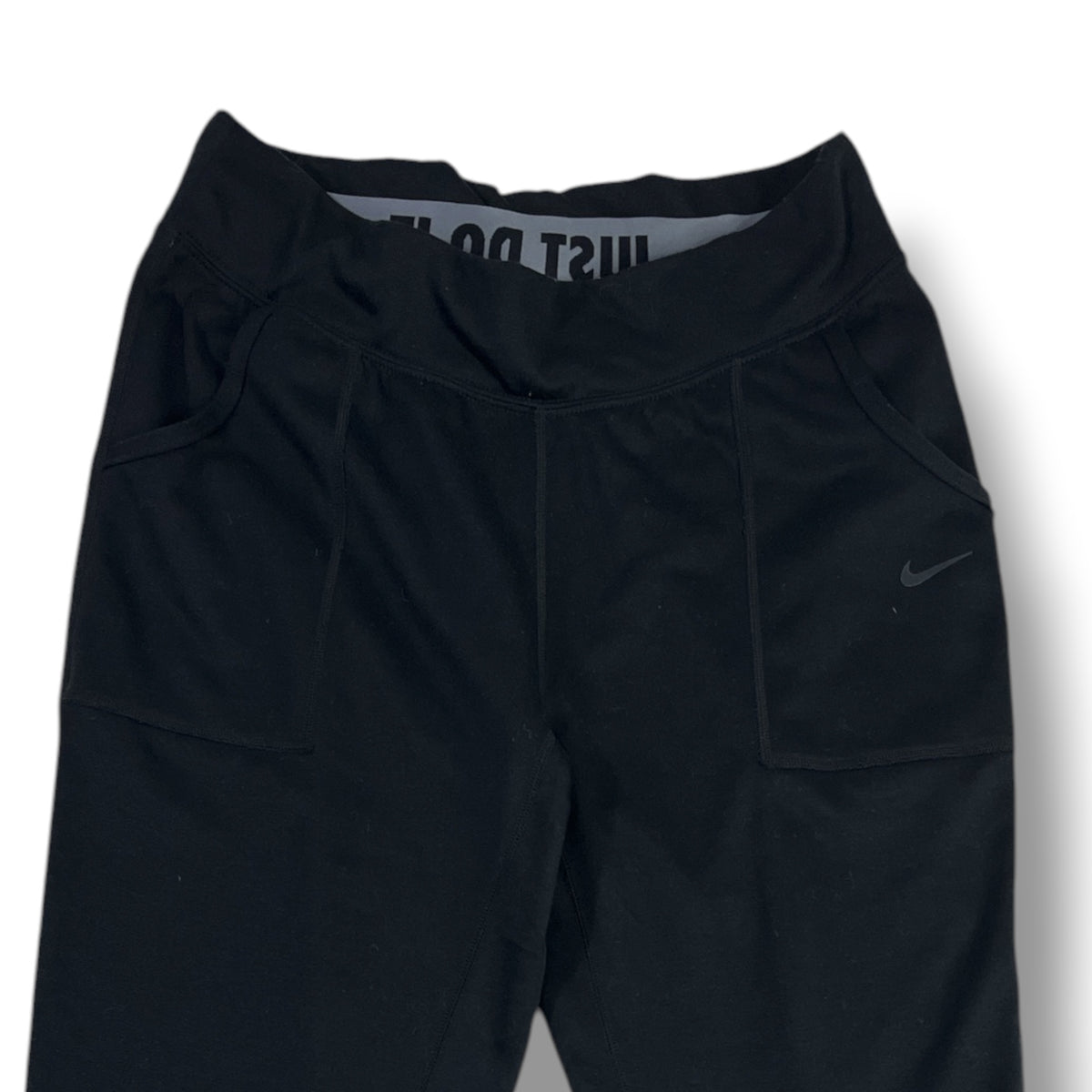 Detalle cintura y bolsillos Nike Obsessed negro M