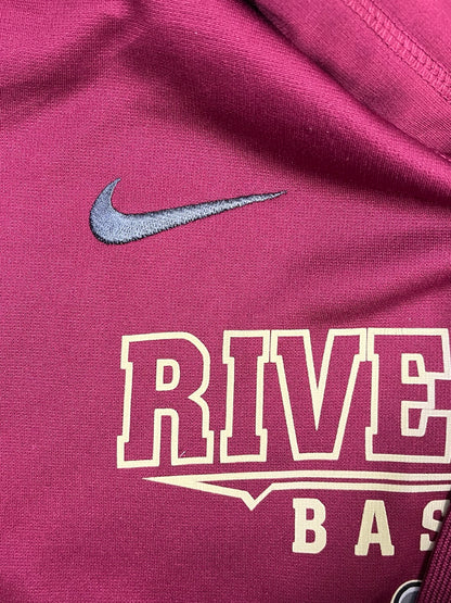 Detalle logo bordado Nike y diseño River Cats