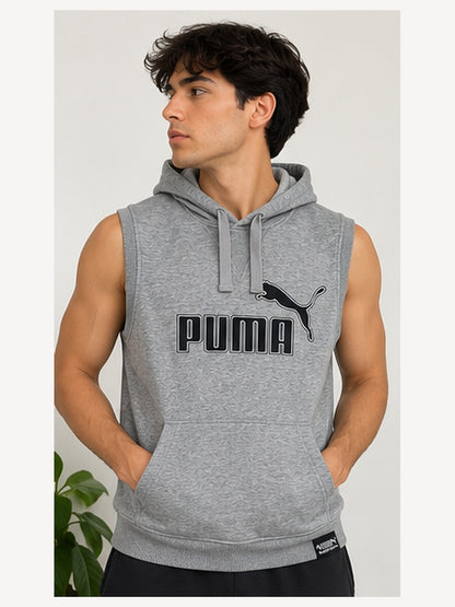Fotografía referencial con modelo de polerón Puma gris sin mangas