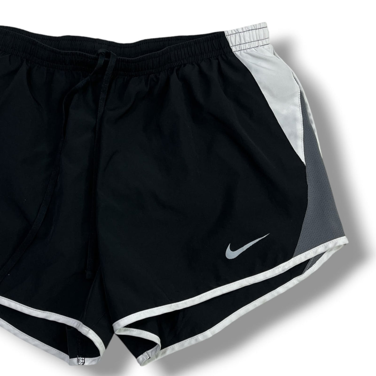 SHORT DEPORTIVO NIKE DRI-FIT MUJER · TALLA L