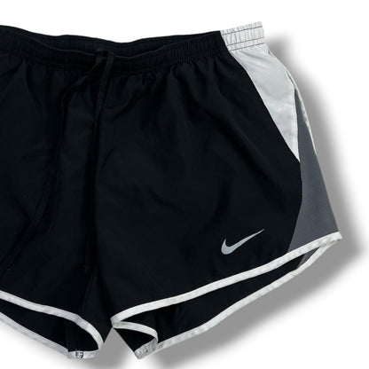 SHORT DEPORTIVO NIKE DRI-FIT MUJER · TALLA L