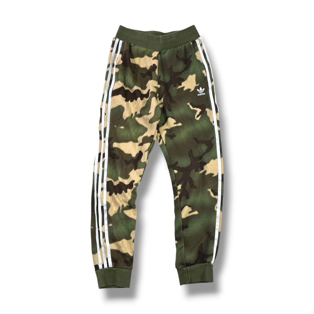 PANTALÓN JOGGER ADIDAS ORIGINALS CAMUFLADO · TALLA JUVENIL 14/16 – XS ADULTO