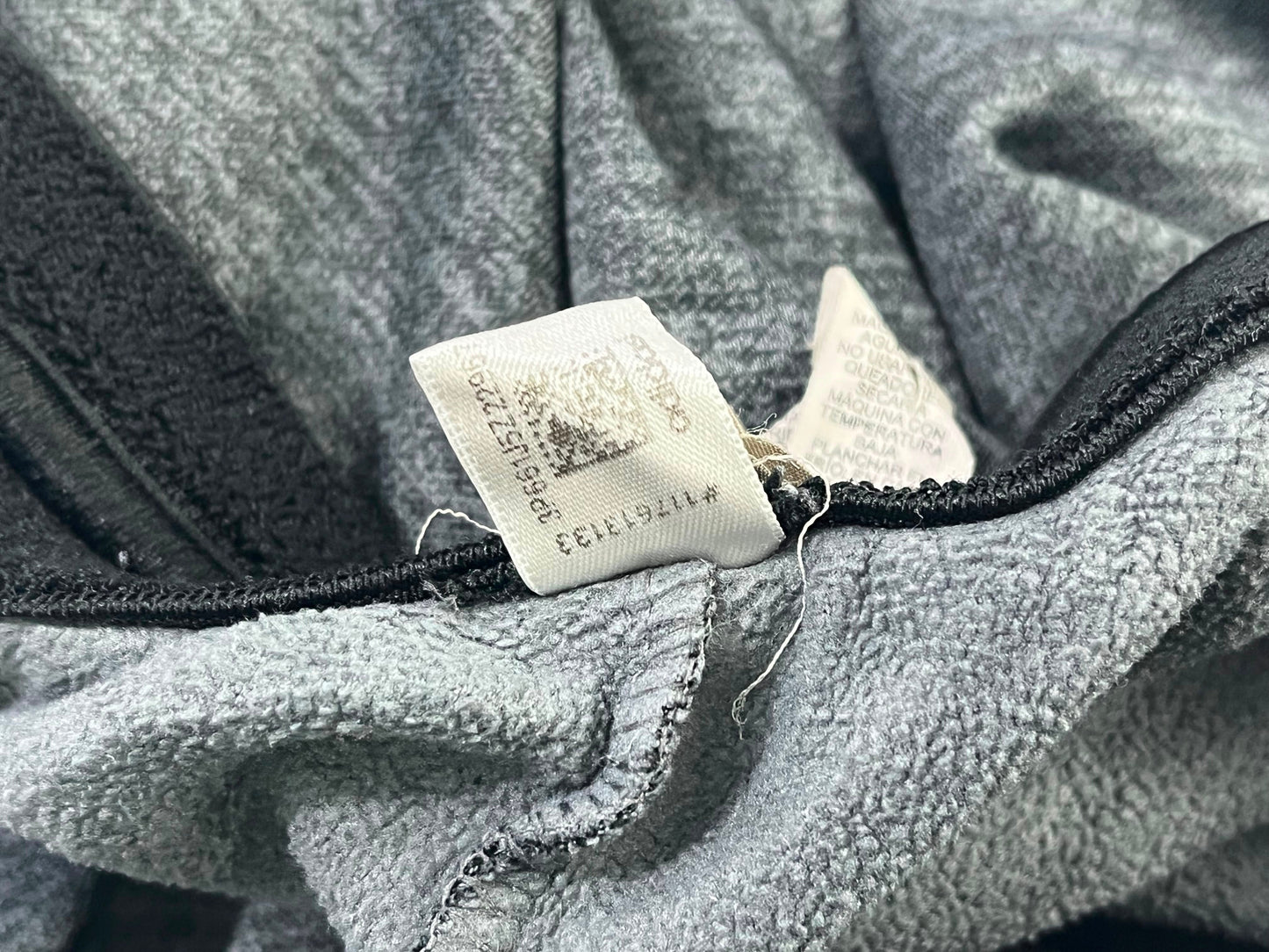 Pantalón de buzo Adidas gris jaspeado Talla L