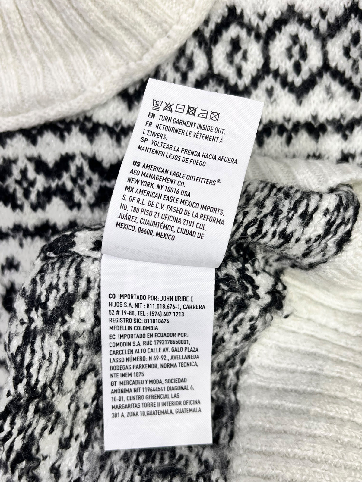 SWEATER AMERICAN EAGLE MUJER TALLA XS ESTAMPADO BLANCO Y NEGRO