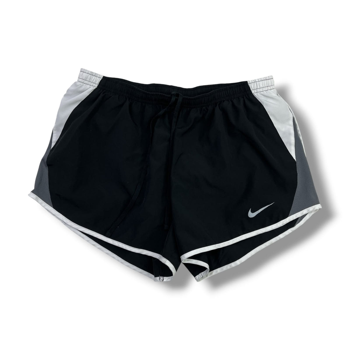 SHORT DEPORTIVO NIKE DRI-FIT MUJER · TALLA L