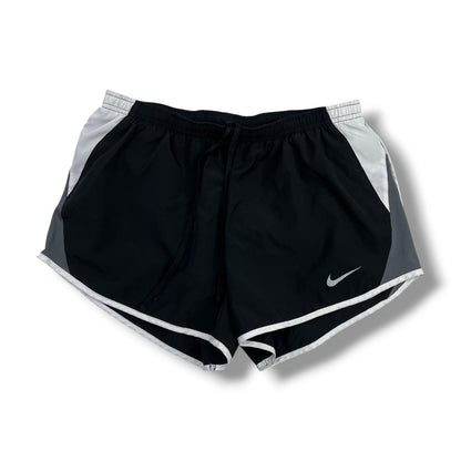 SHORT DEPORTIVO NIKE DRI-FIT MUJER · TALLA L