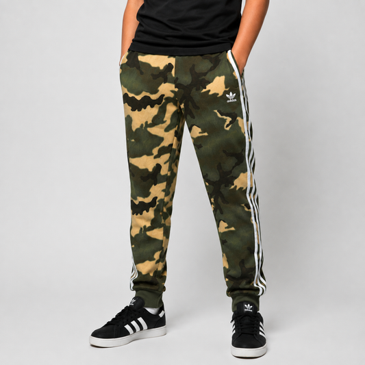 PANTALÓN JOGGER ADIDAS ORIGINALS CAMUFLADO · TALLA JUVENIL 14/16 – XS ADULTO