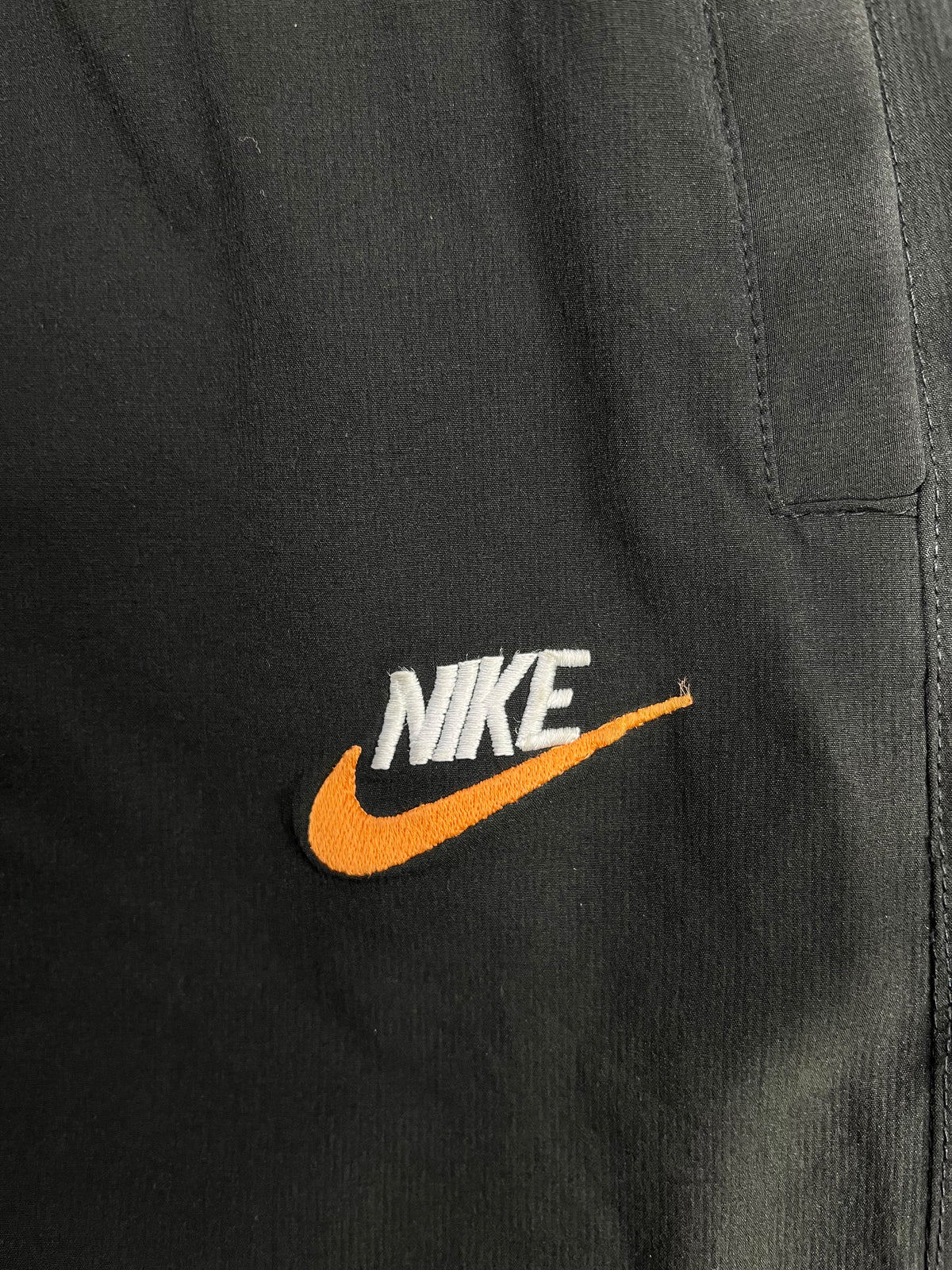 PANTALÓN DEPORTIVO NIKE NEGRO · TALLA L