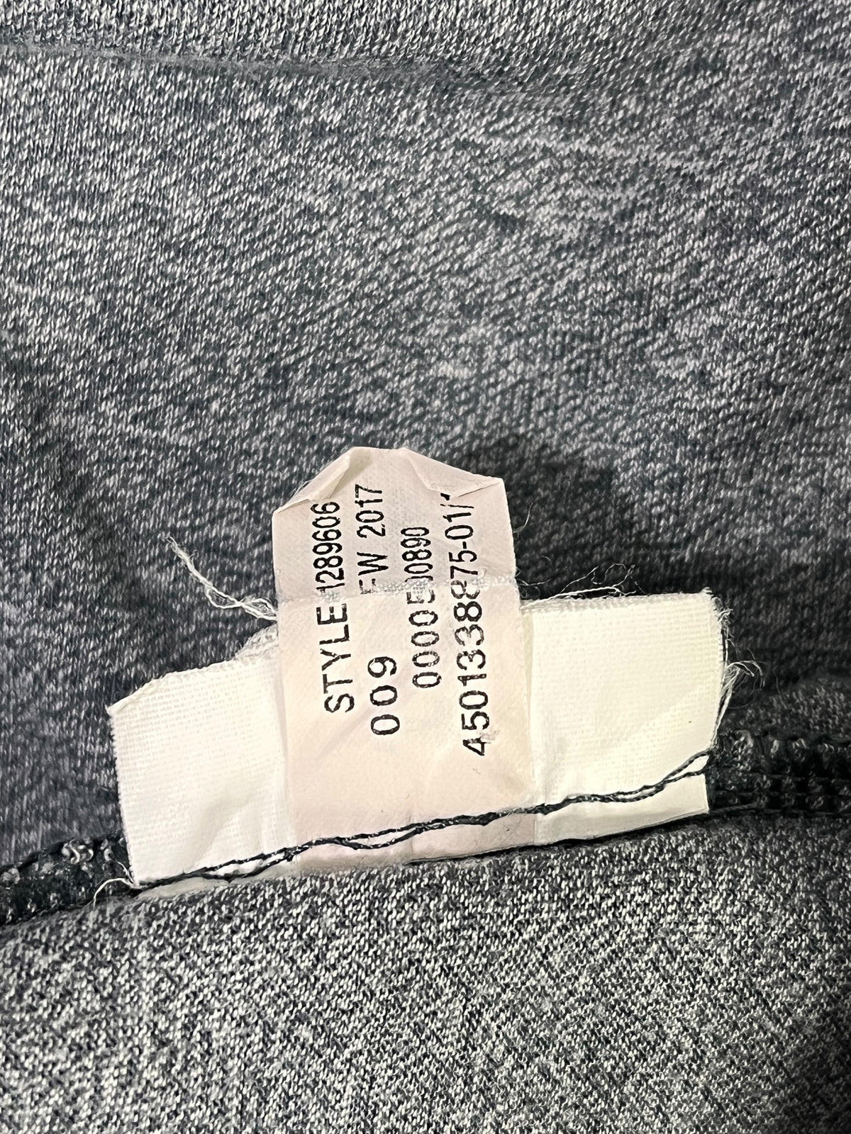 POLERÓN LIGERO UNDER ARMOUR HOMBRE GRIS TALLA APROX. XL