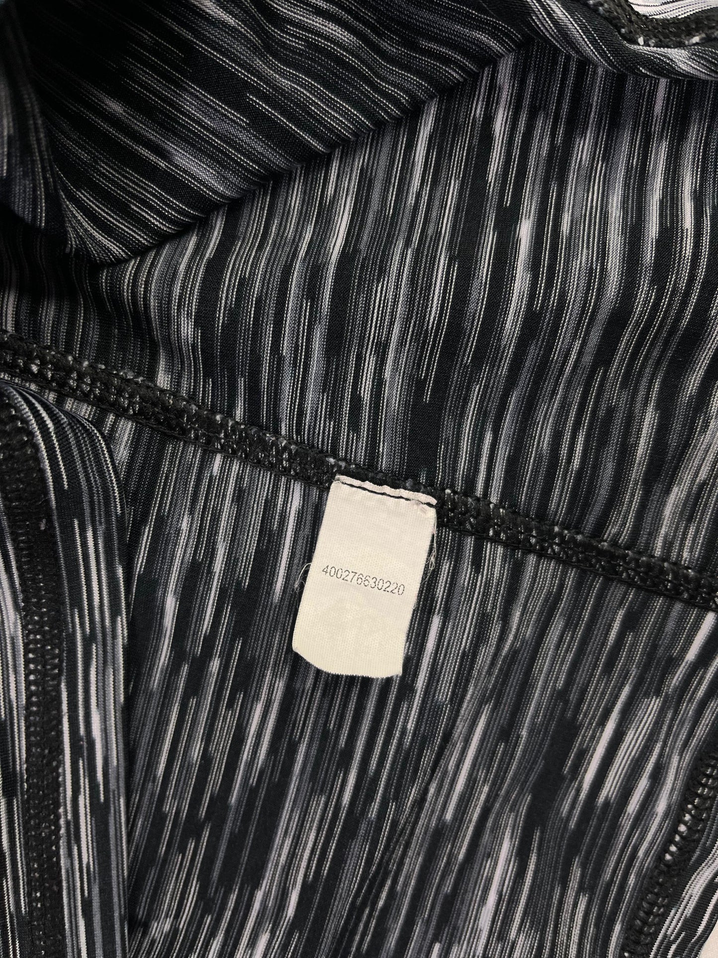 POLERÓN DEPORTIVO MUJER CUELLO ALTO – TALLA APROX. L