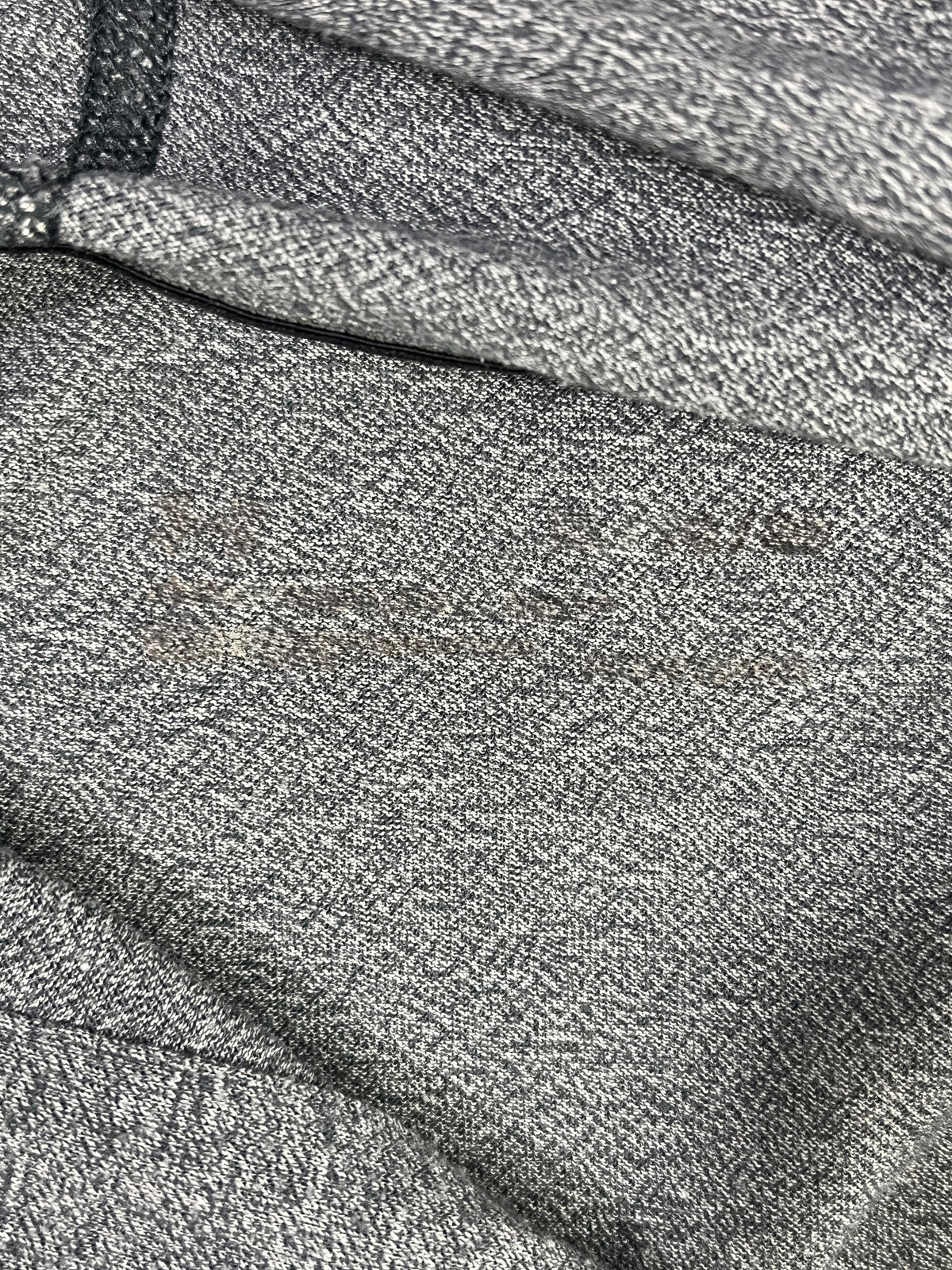 POLERÓN LIGERO UNDER ARMOUR HOMBRE GRIS TALLA APROX. XL
