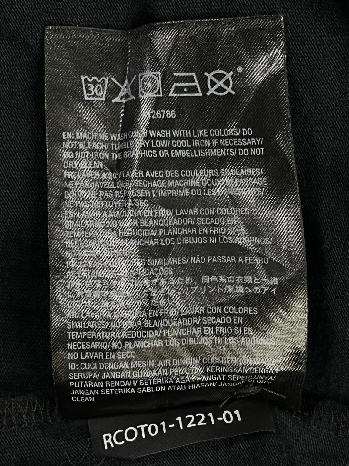 Etiqueta de cuidados original de la polera Volcom